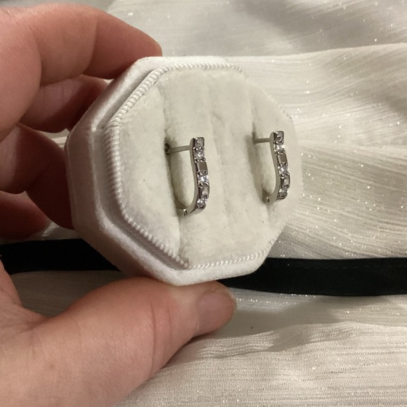 💕Minimalist Petite 925 Sterling Silver Diamond C Hoop Horseshoe Earrings - Picture 16 of 17